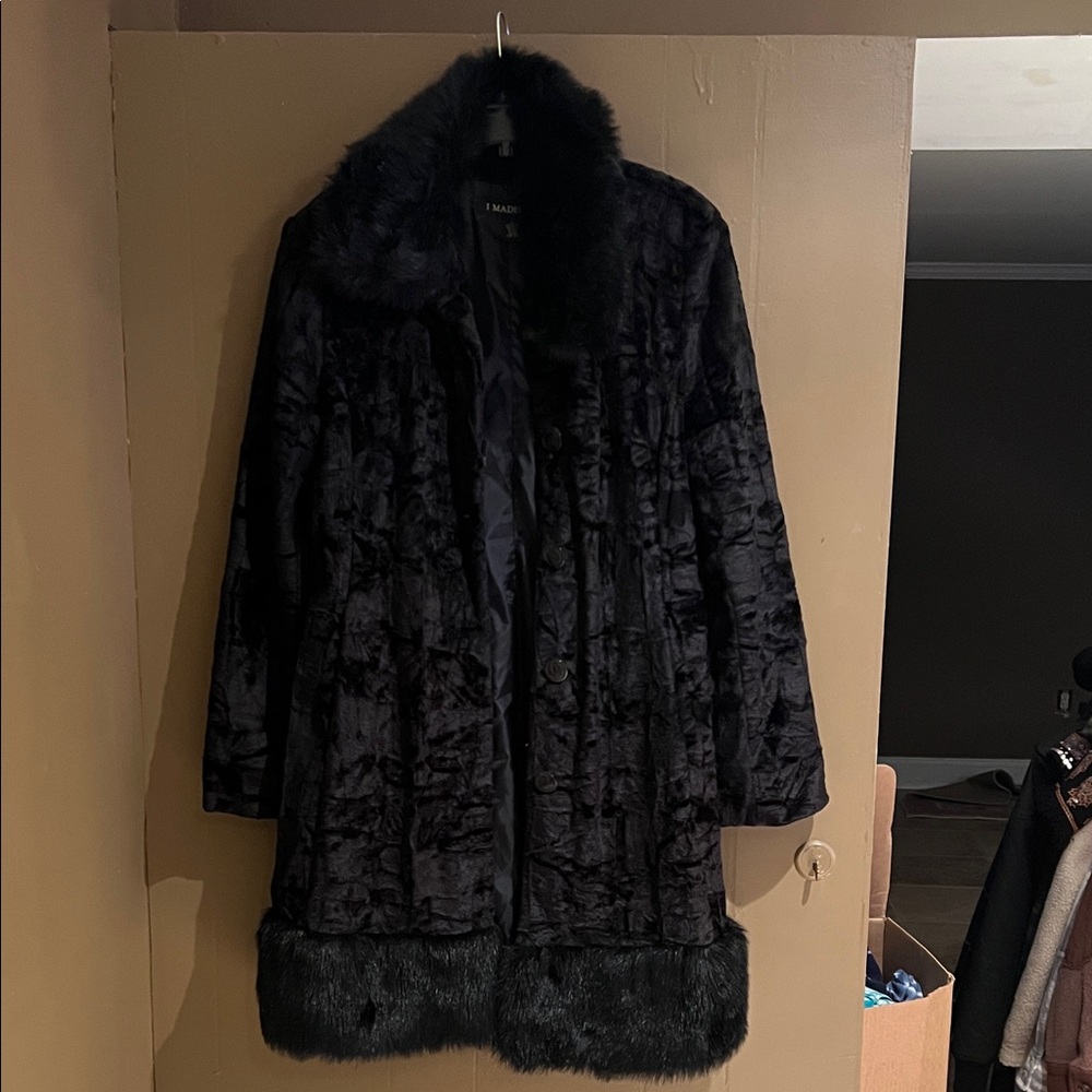 Madison Women’s Black Faux Fur - Faux Lambskin Coat Sz L